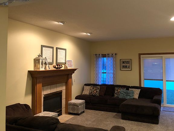 4th image of 5679 Shallow Creek Ave NE