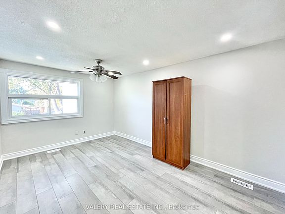 5th image of 26 Homeland Ct