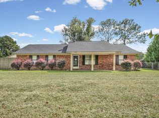 132 Country Dr, Leesburg, GA 31763