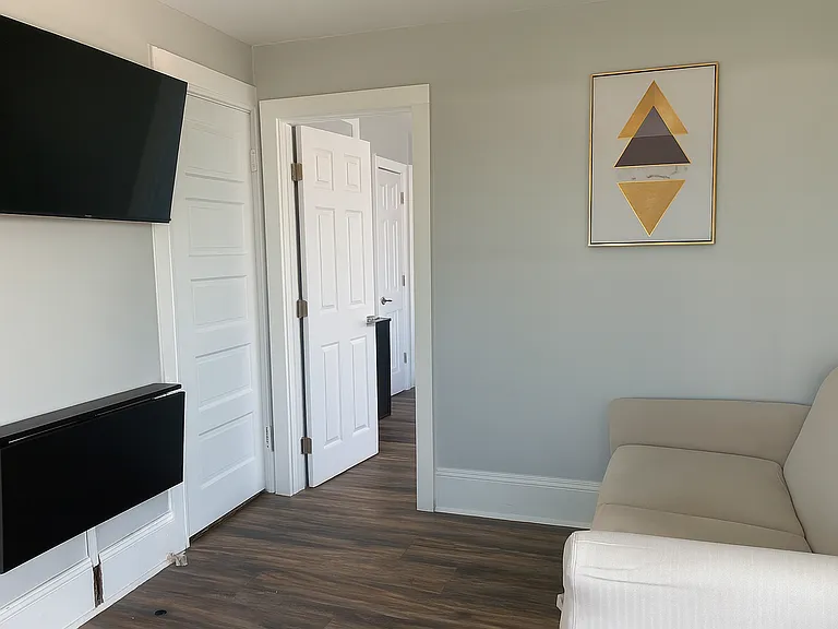 308 E Seneca St — Photo 30