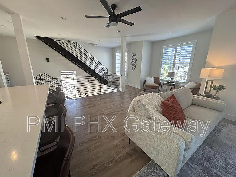430 W 7th St #4 — Photo 11