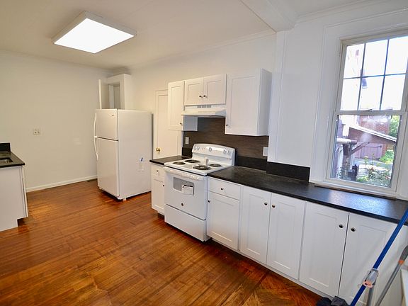 5th image of 489 Piermont Ave