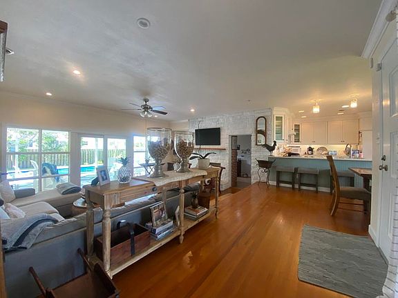 4th image of 106 Driftwood Ave