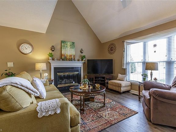3rd image of 821 Annistons Ct