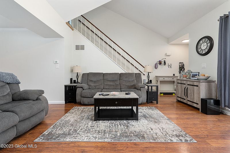 5th image of 206 Meadowlark Drive