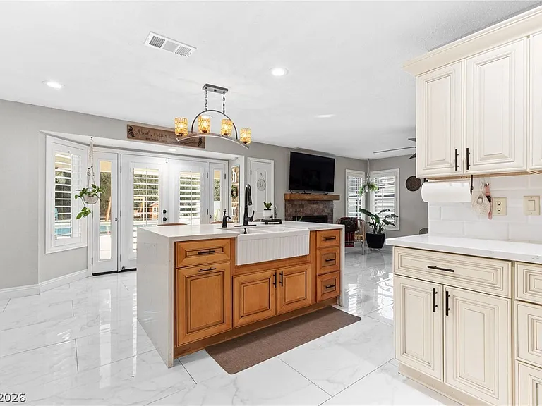 407 Crater Ct — Photo 12