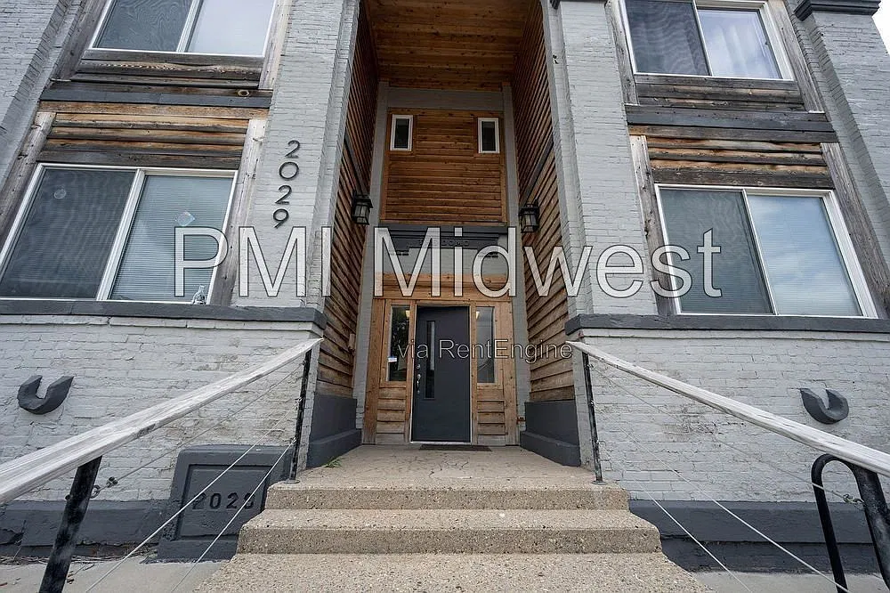 2029 N College Ave — Photo 3