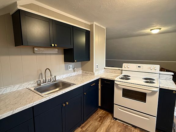 3rd image of 18 Fairview Ave Floor 3