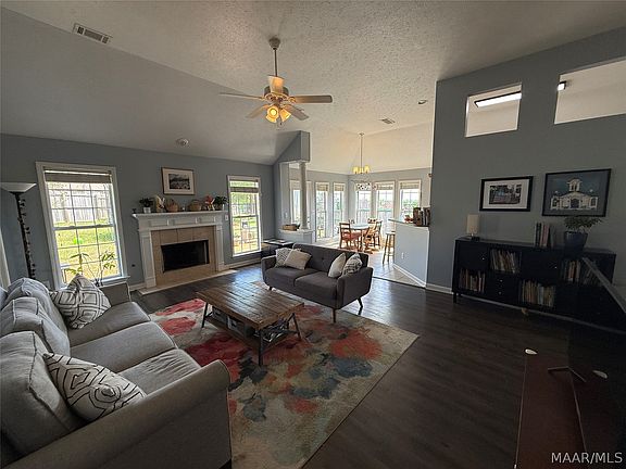 3rd image of 650 Little Farm Rd