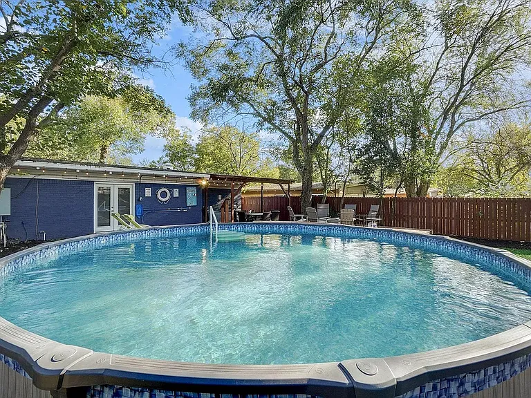 1809 Salem St — Photo 37