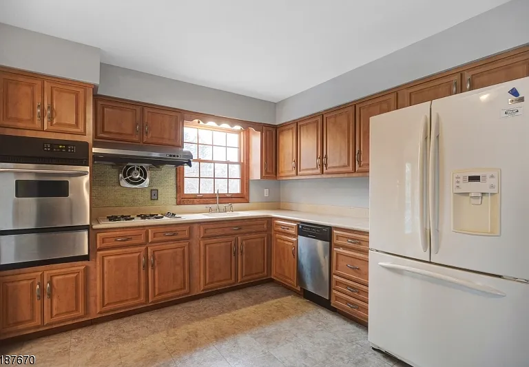 28 Bear Brook Ln — Photo 8