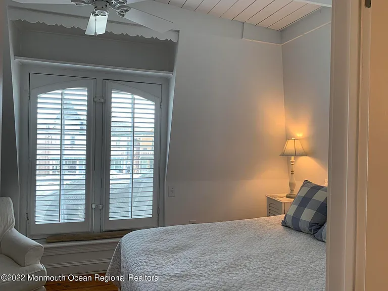 13 Heck Ave — Photo 11