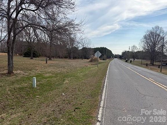 2nd image of 2837 Blacksburg Rd