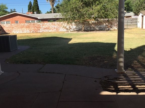 5th image of 704 W 15th St