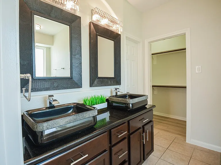 6403 Edinburgh Ct — Photo 15