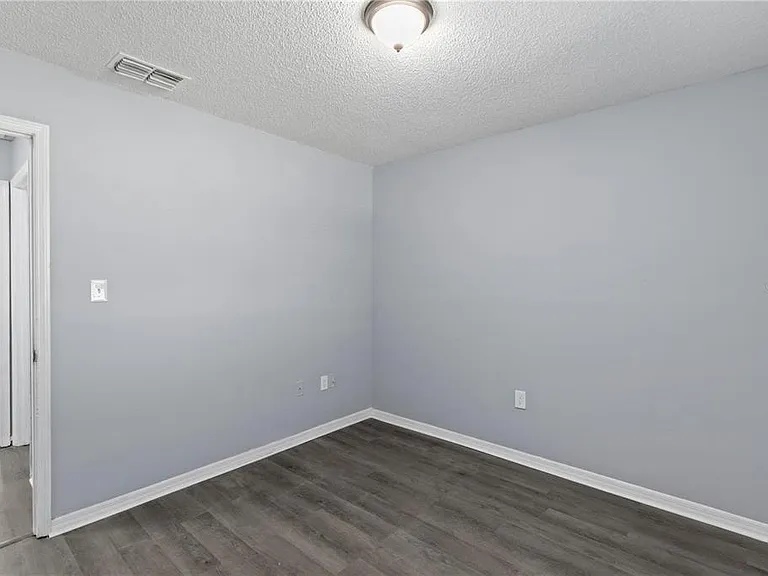 1703 Birchwood Cir #1-1703 — Photo 5