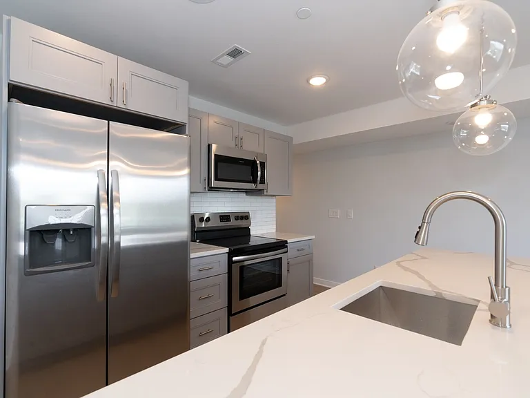 Modern Luxury Apartments In the Heart of University City — Photo 7