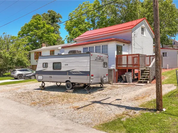 1407 Kirk Ave, Connellsville, PA 15425