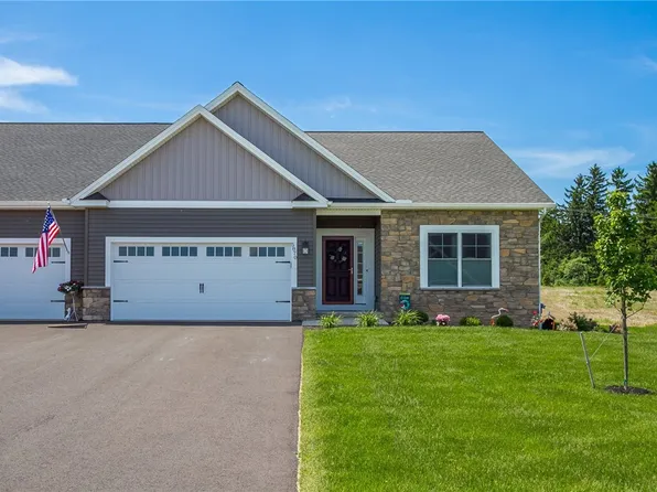 5870 Monarch Dr, Farmington, NY 14425