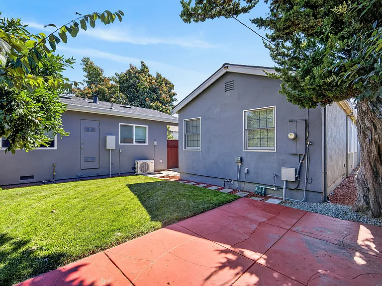 530 Irving Ave — Photo 29