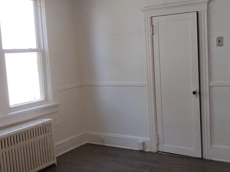509 W Green St — Photo 3