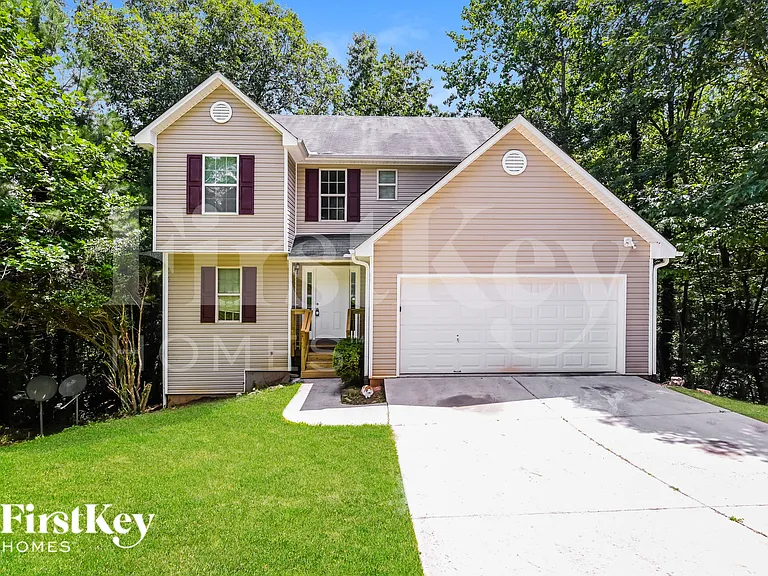 380 Pine Tree Dr — Photo 1
