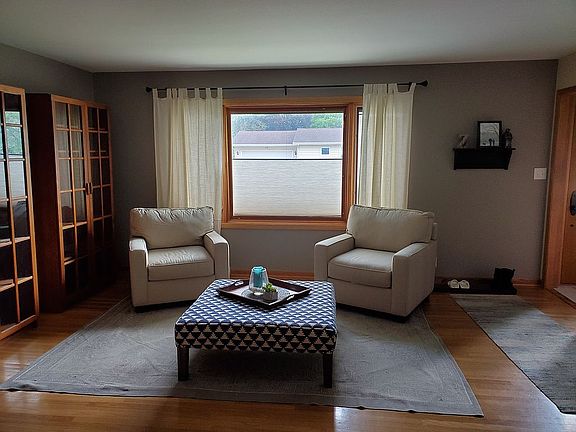 3rd image of 109 E Alden Pl