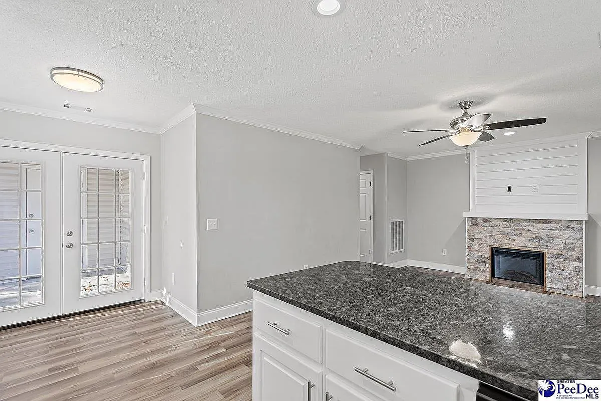 2 bed, 1.5 bath, 950 sqft, $1,350 — Photo 3