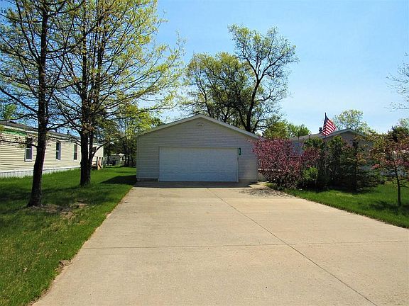 3rd image of 230 Crestwood Dr