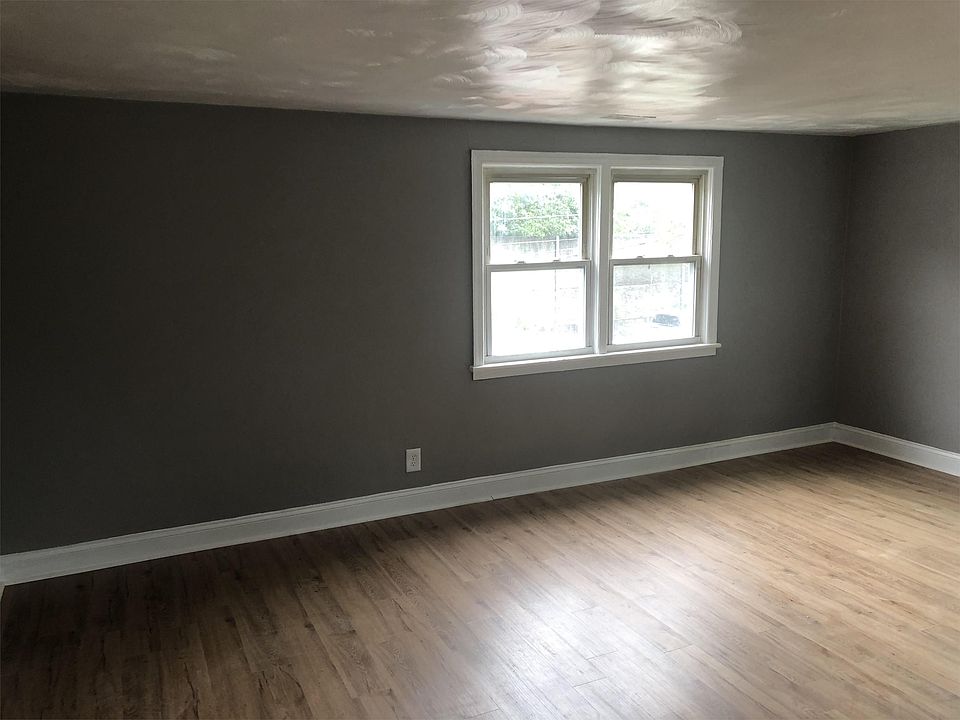 2nd image of 3422 Thomas St #1