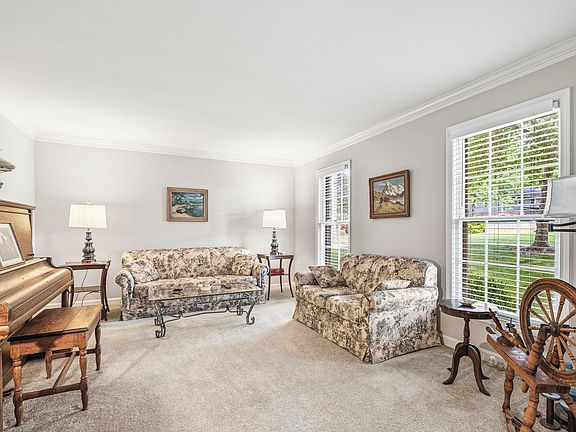 4th image of 308 Hunting Hill Cir