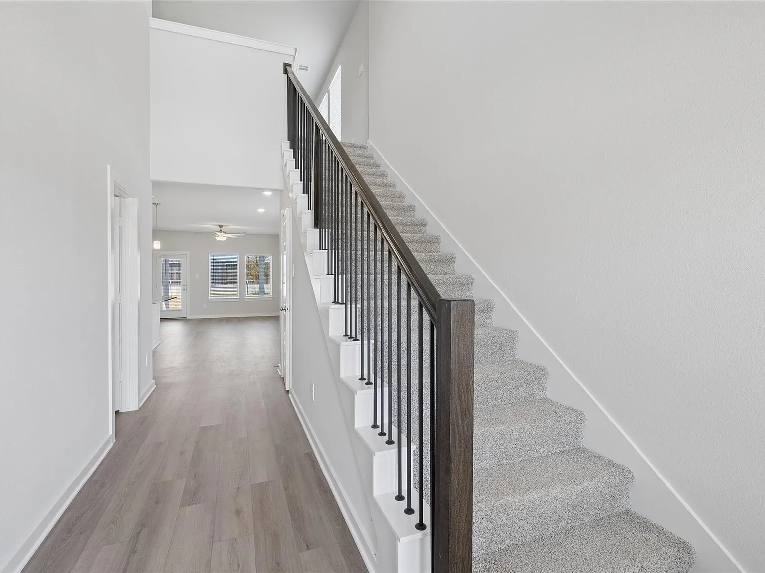 4 bed, 2.5 bath, 1986 sqft, $2,300 — Photo 2