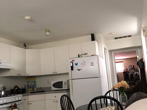 4th image of 607 Rockaway St #2
