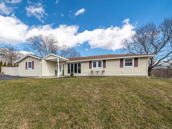 22 Donna St, Peabody, MA 01960