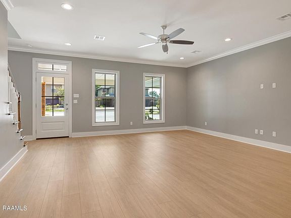 4th image of 192 Emerite Dr