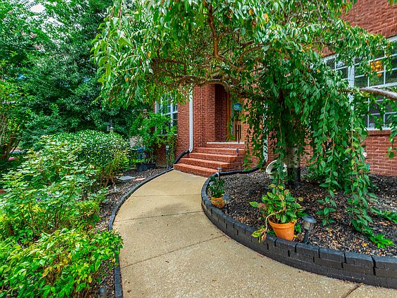 3rd image of 4897 Hampshire Pl