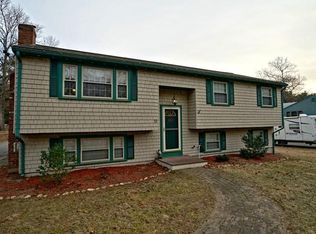 13 Lamplighters Ln, Plymouth, MA 02360