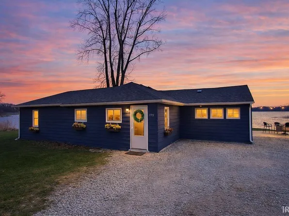 7715 N Spruce Ln, New Carlisle, IN 46552