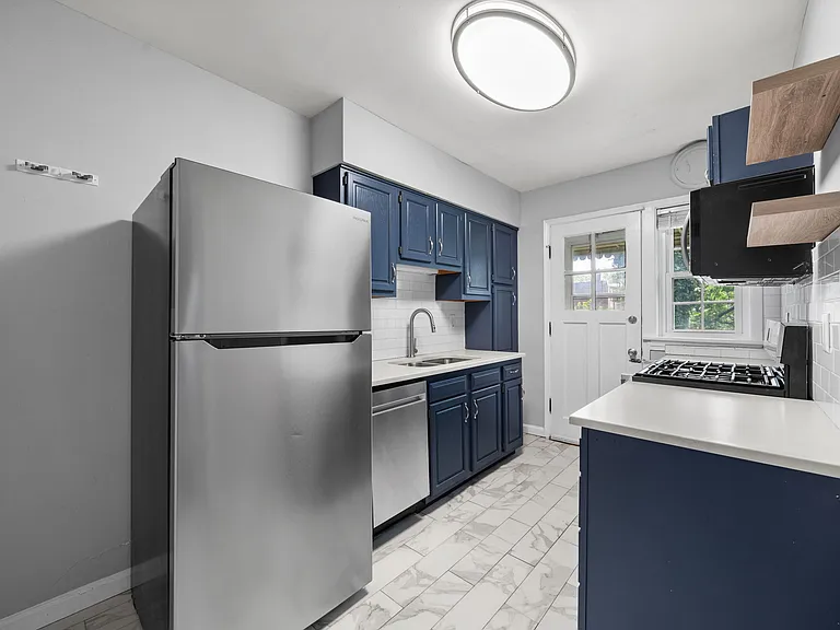 1010 Sanford Ave #1 — Photo 8