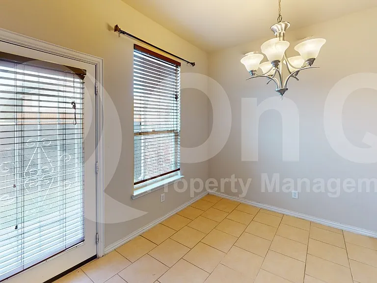 4651 Penelope Ln — Photo 7