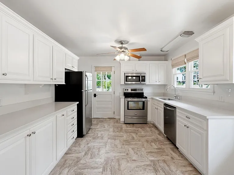 4901 Yadkin Dr — Photo 5