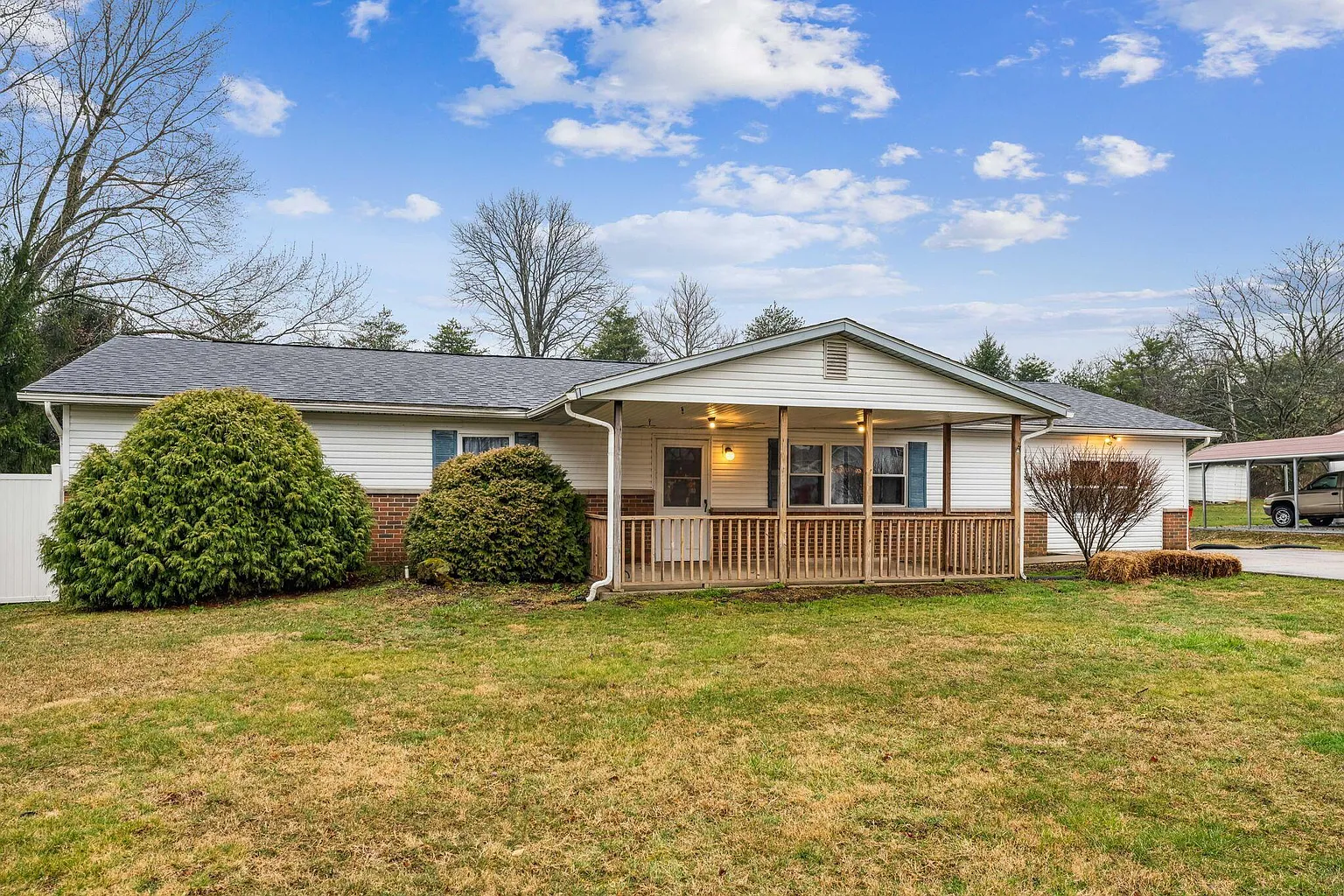 175 Helen Rd SW photo 1