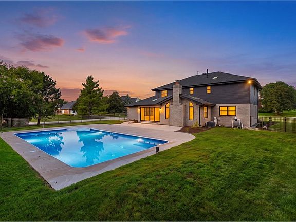 3rd image of 13136 Fox Hill Ct