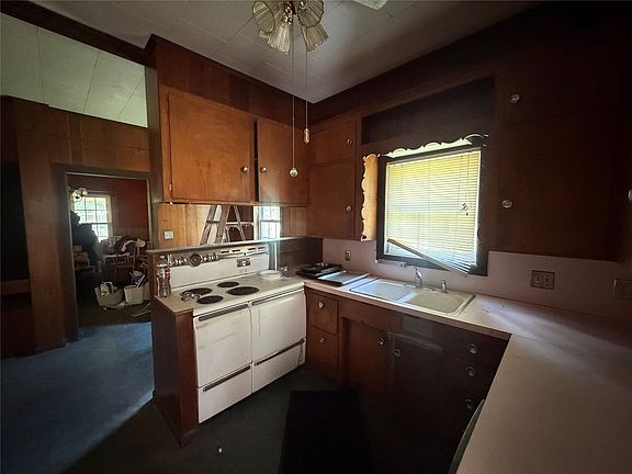 4th image of 344 S Hunsaker Ave