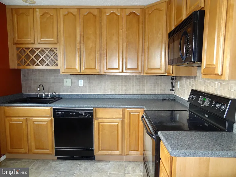 2074 Lake Grove Ln — Photo 17