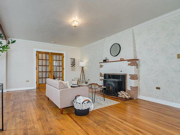 5th image of 2301 S Lowell Blvd
