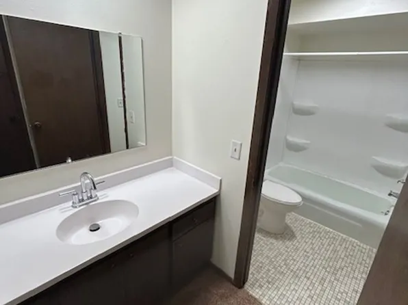 Alpine Manor, 2425 N Mason St #106, Appleton, WI 54914