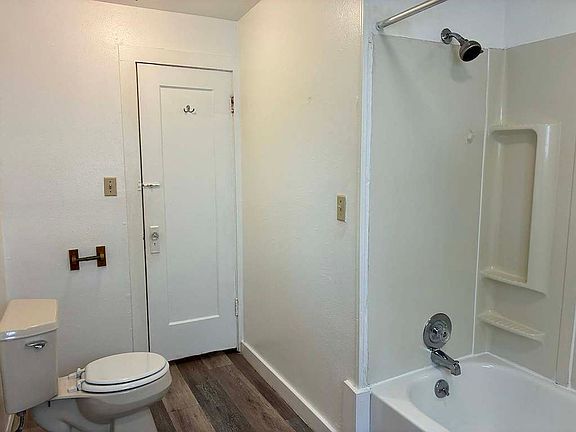5th image of 809 High St #101