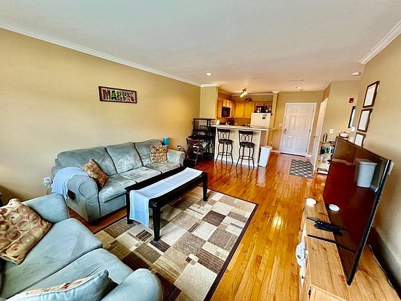 3rd image of 140 Railroad Ave APT B313