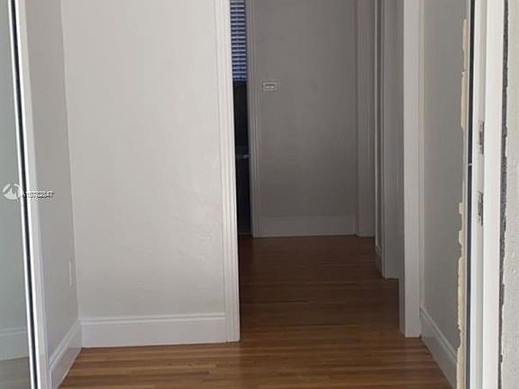 4th image of 2481 Tigertail Ave #0